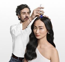 Kerastase Global Professional Ambassador Hovig Etoyan performing a scalp diagnosis on a client with the K-Scan tool​