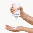 Hands pouring
Kerastase Premiere
shampoo into hands​