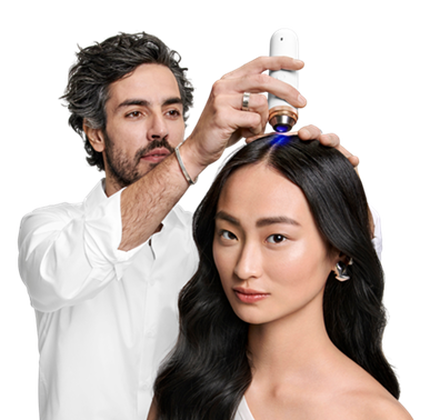 Model with pro using k-scan image: professional using k-scan device on model
