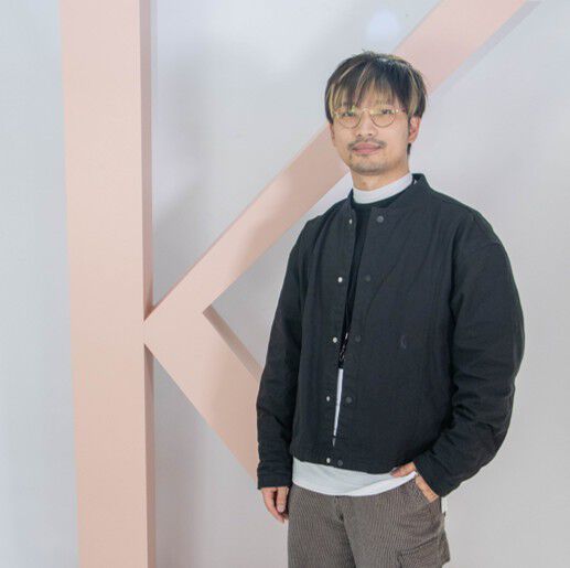 Kerastase Care Coach Jeffrey Wan Tsz Chung standing in front of K sign.