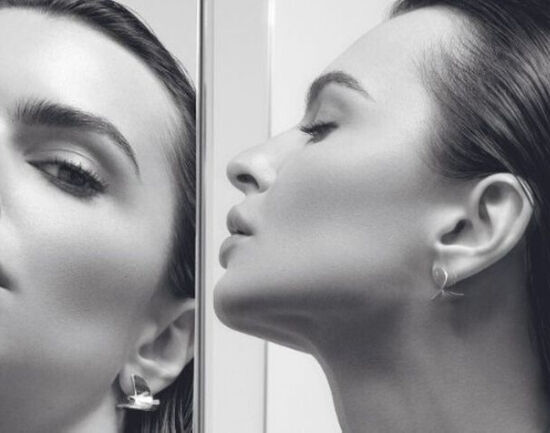 close up image of Emily Ratajkowski  
