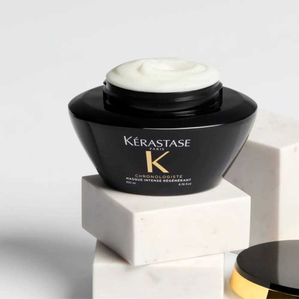 MASQUE INTENSE REGENERANT resting on a stone box