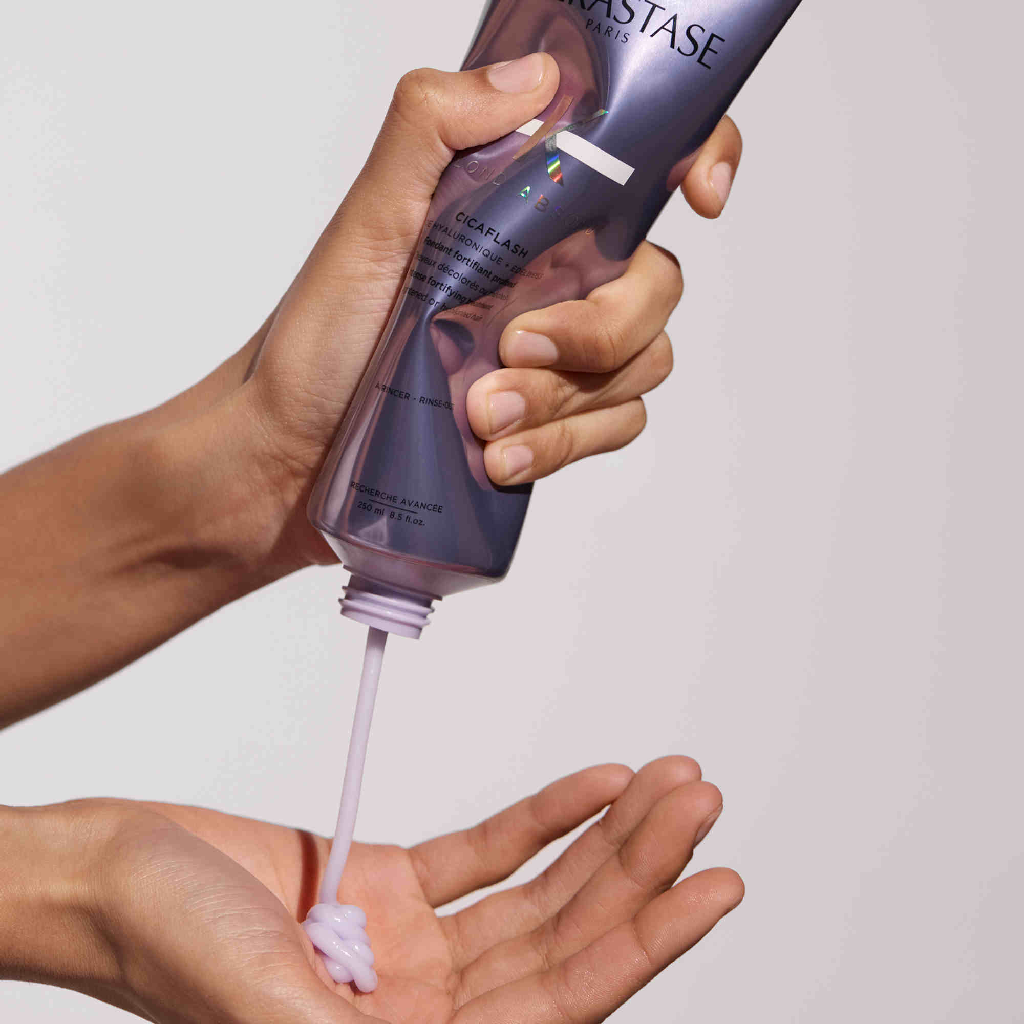Rediscover Kérastase's iconic hair oil Elixir Ultime, now refillable. This oil is the quick fix needed by dull hair, providing hydration, smoothness, shine and protetion.