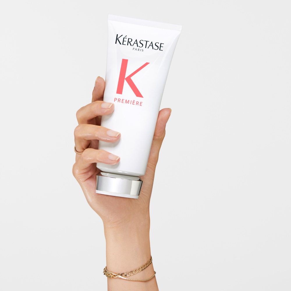 hands holding Gloss Absolu Insta Glaze Conditioner