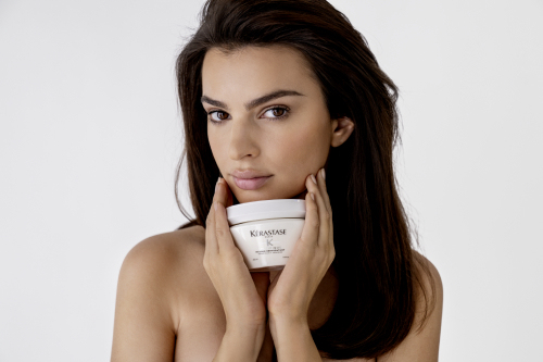 A BALANCING RANGE THAT DELIVERS FRESHNESS AND HYDRATION A BALANCING RANGE THAT DELIVERS FRESHNESS AND HYDRATION