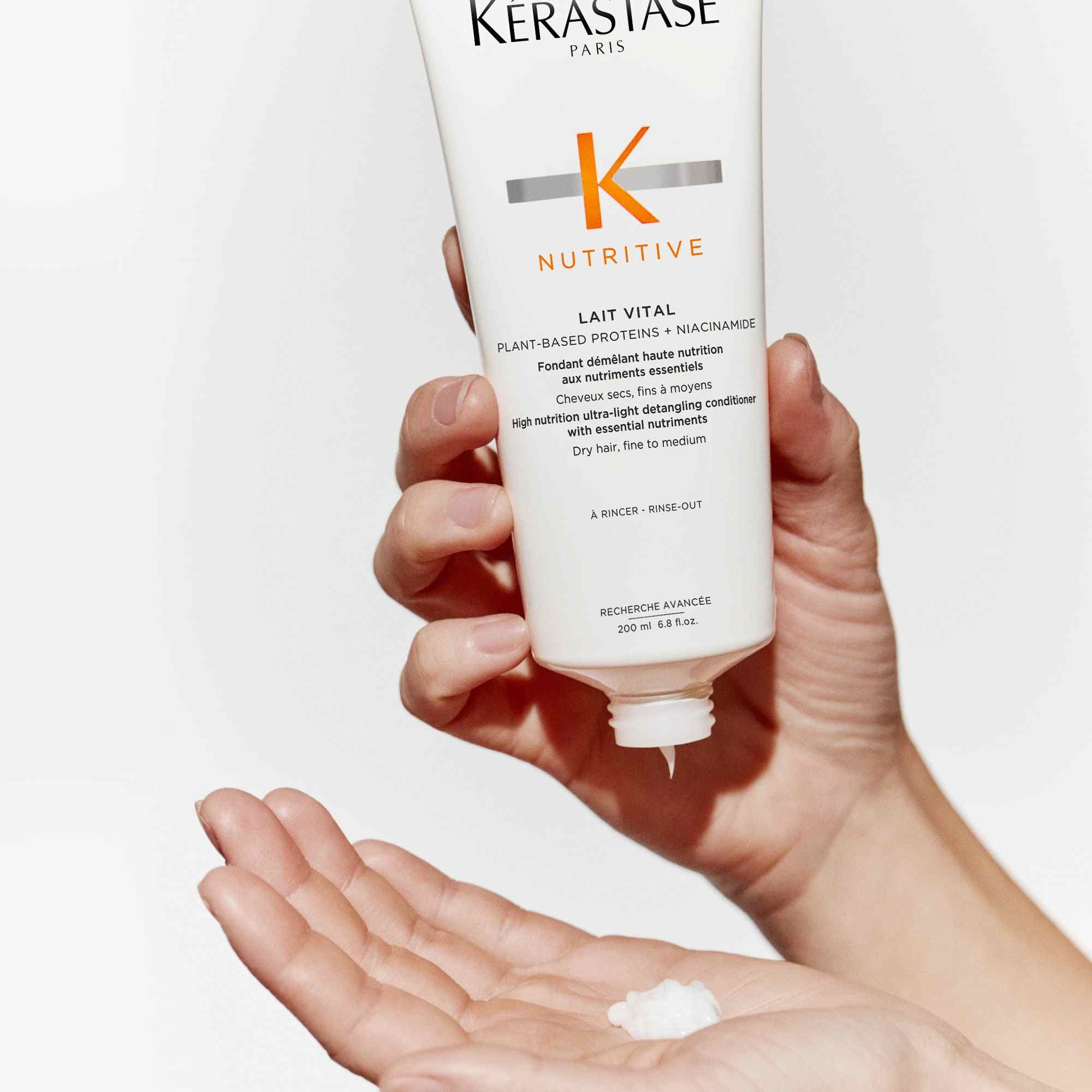 Rediscover Kérastase's iconic hair oil Elixir Ultime, now refillable. This oil is the quick fix needed by dull hair, providing hydration, smoothness, shine and protetion.