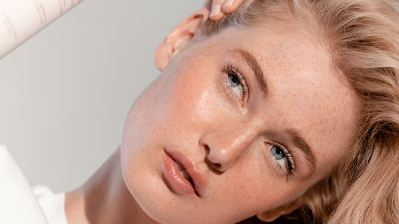 Enjoy great-smelling hair all day